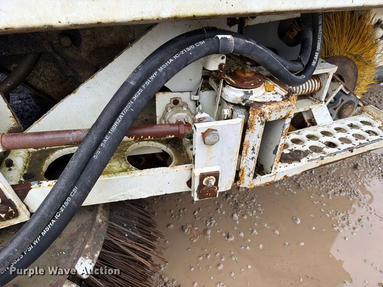 image for item OE9737 1999 Elgin Pelican P series sweeper