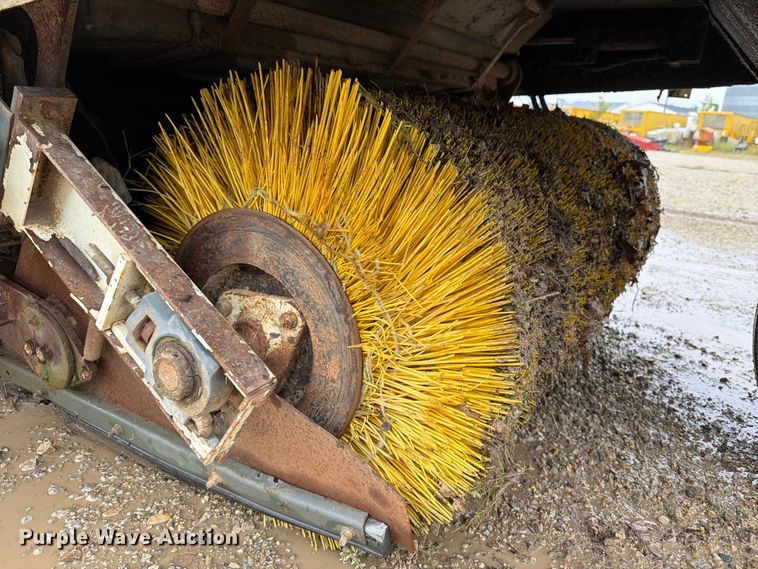 image for item OE9737 1999 Elgin Pelican P series sweeper