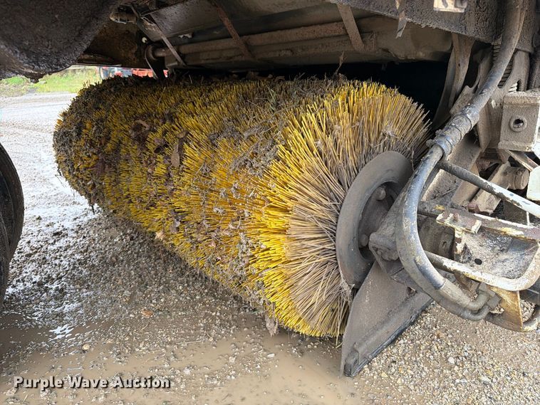 image for item OE9737 1999 Elgin Pelican P series sweeper