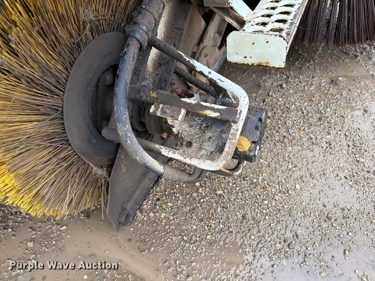 image for item OE9737 1999 Elgin Pelican P series sweeper