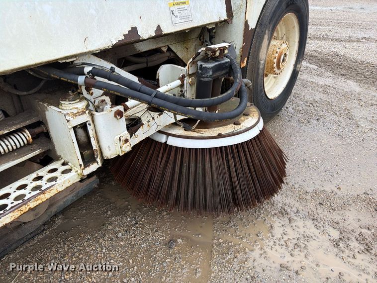 image for item OE9737 1999 Elgin Pelican P series sweeper