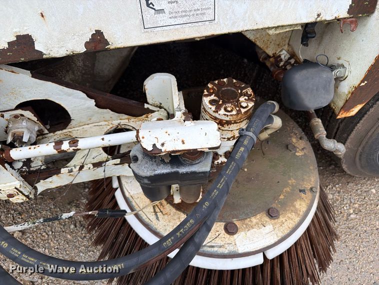image for item OE9737 1999 Elgin Pelican P series sweeper
