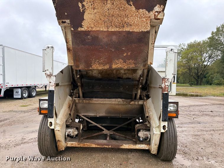 image for item OE9737 1999 Elgin Pelican P series sweeper
