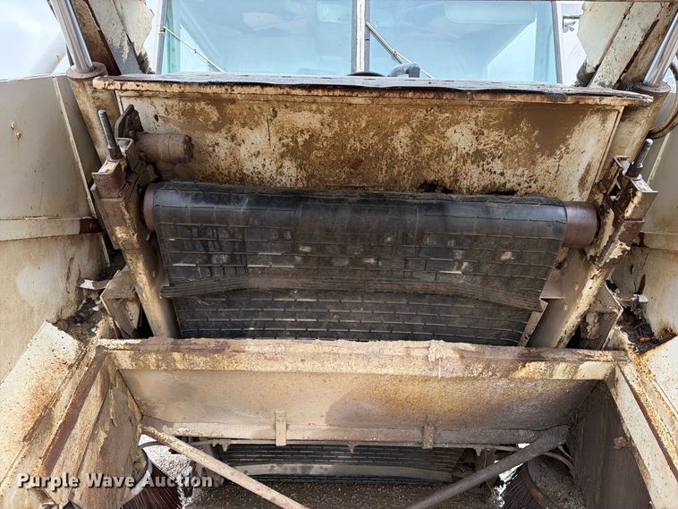 image for item OE9737 1999 Elgin Pelican P series sweeper
