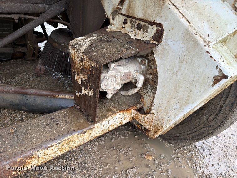 image for item OE9737 1999 Elgin Pelican P series sweeper