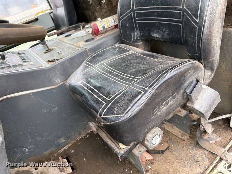 image for item OE9737 1999 Elgin Pelican P series sweeper