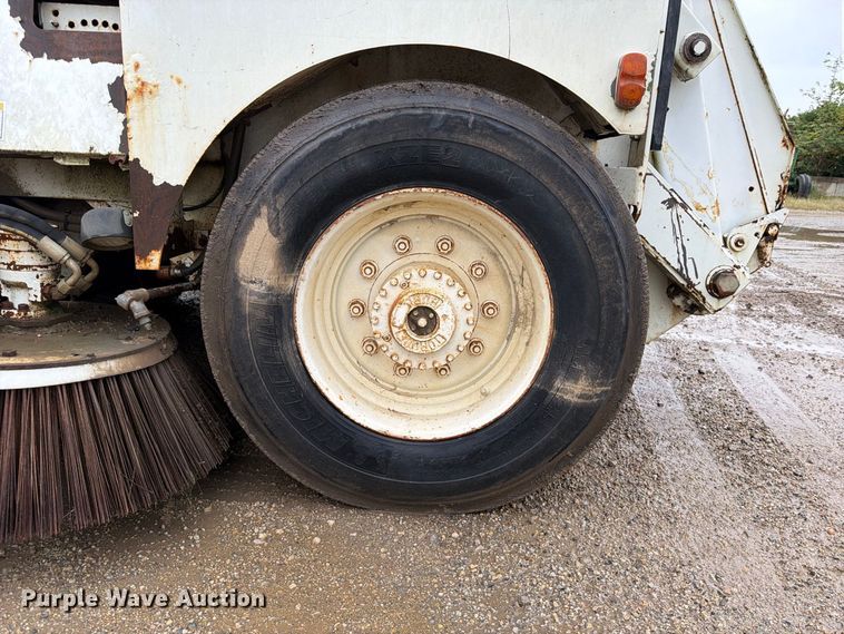 image for item OE9737 1999 Elgin Pelican P series sweeper