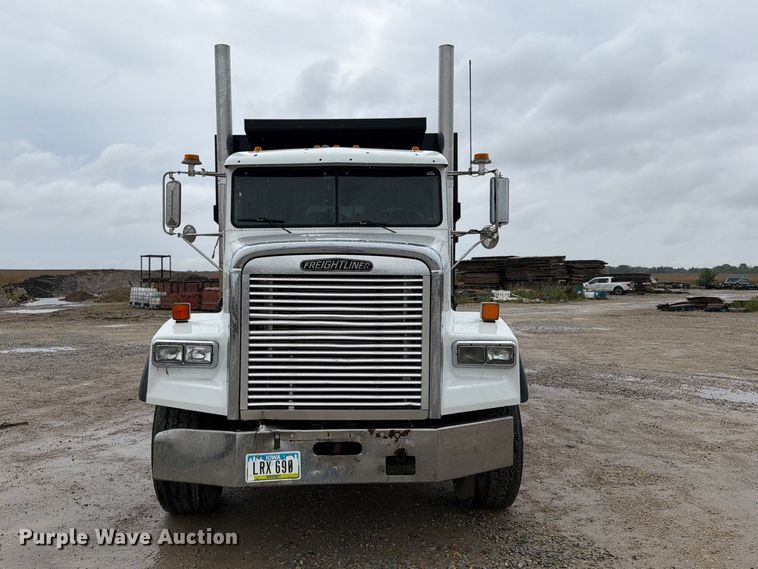 image for item OE9739 1996 Freightliner Conventional dump truck