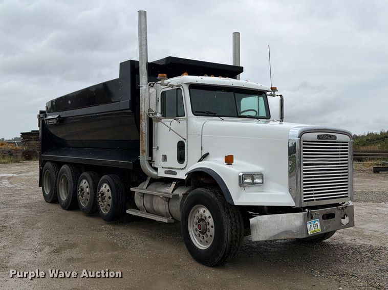 image for item OE9739 1996 Freightliner Conventional dump truck