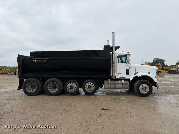 image for item OE9739 1996 Freightliner Conventional dump truck