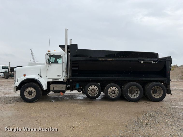 image for item OE9739 1996 Freightliner Conventional dump truck