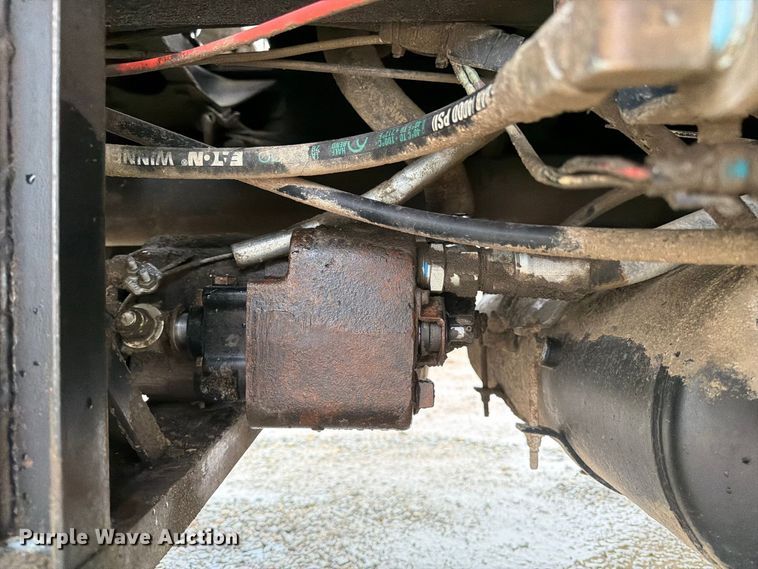 image for item OE9739 1996 Freightliner Conventional dump truck
