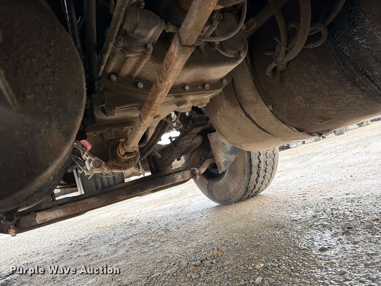 image for item OE9739 1996 Freightliner Conventional dump truck