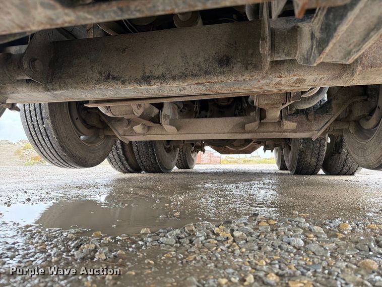 image for item OE9739 1996 Freightliner Conventional dump truck