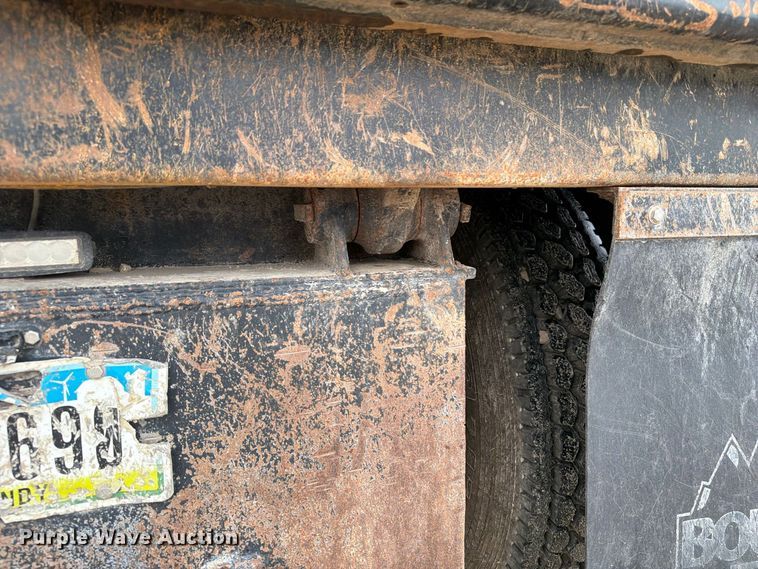 image for item OE9739 1996 Freightliner Conventional dump truck