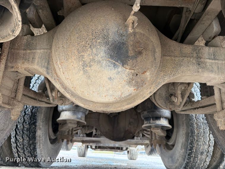 image for item OE9739 1996 Freightliner Conventional dump truck