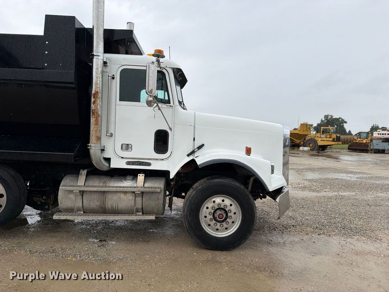 image for item OE9739 1996 Freightliner Conventional dump truck