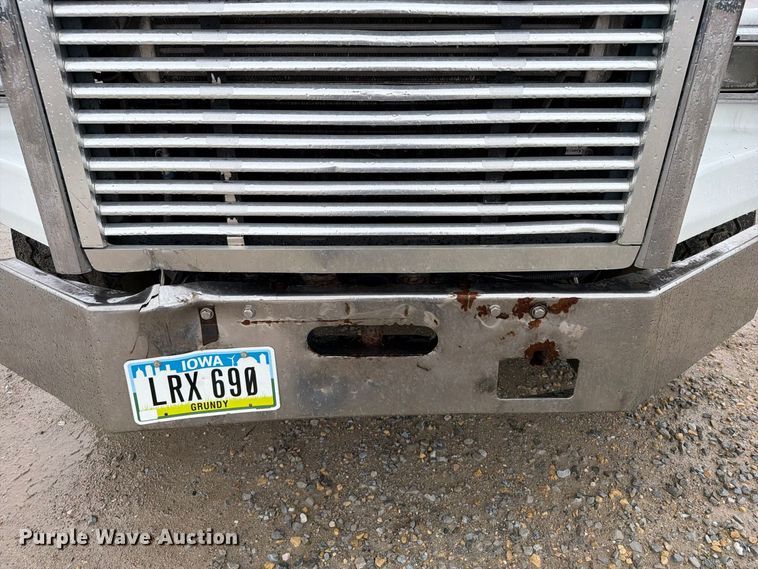image for item OE9739 1996 Freightliner Conventional dump truck