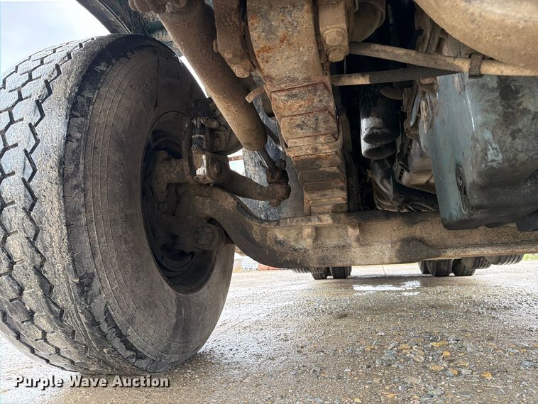 image for item OE9739 1996 Freightliner Conventional dump truck