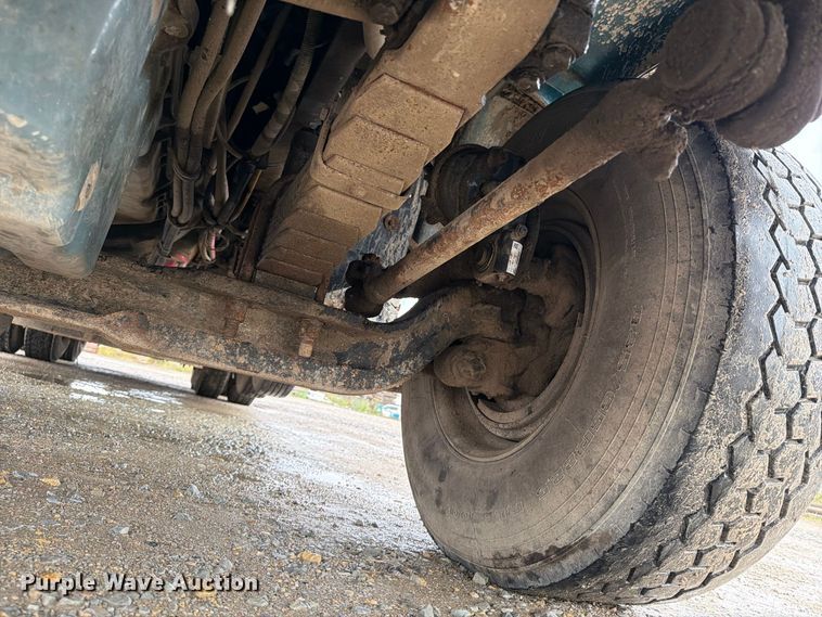 image for item OE9739 1996 Freightliner Conventional dump truck