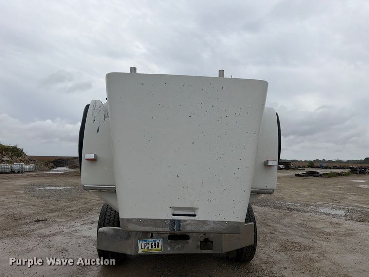 image for item OE9739 1996 Freightliner Conventional dump truck