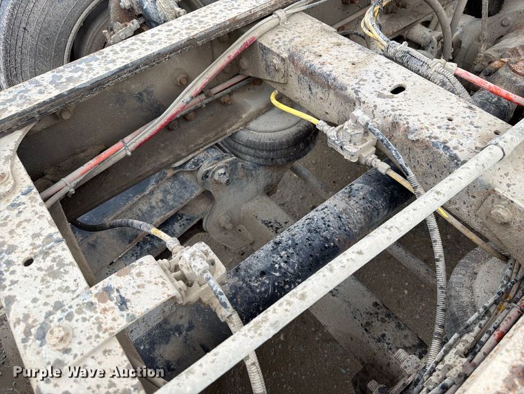image for item OE9739 1996 Freightliner Conventional dump truck