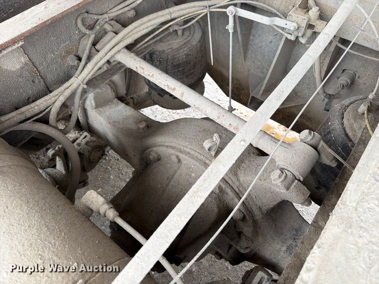 image for item OE9739 1996 Freightliner Conventional dump truck