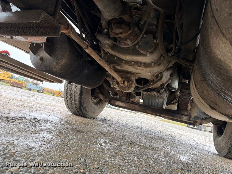 image for item OE9739 1996 Freightliner Conventional dump truck