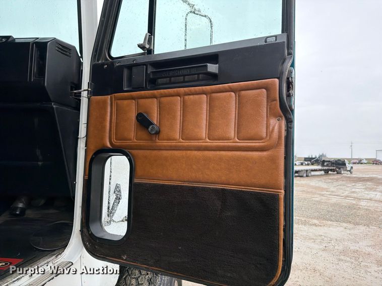 image for item OE9739 1996 Freightliner Conventional dump truck