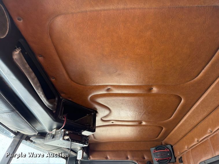 image for item OE9739 1996 Freightliner Conventional dump truck