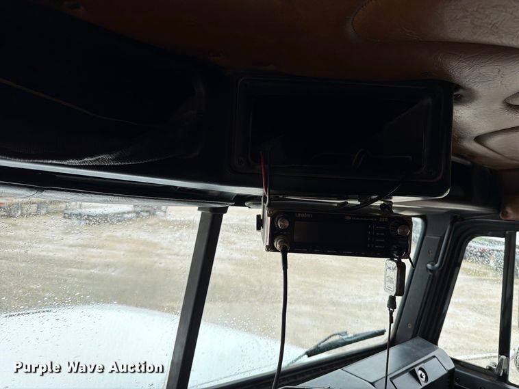 image for item OE9739 1996 Freightliner Conventional dump truck