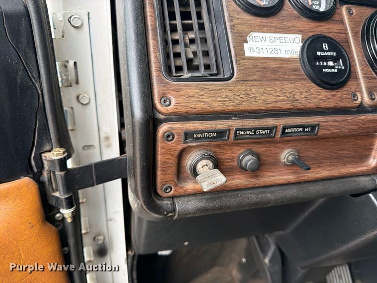 image for item OE9739 1996 Freightliner Conventional dump truck