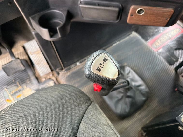 image for item OE9739 1996 Freightliner Conventional dump truck