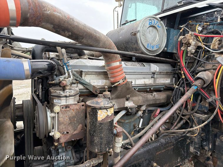 image for item OE9739 1996 Freightliner Conventional dump truck