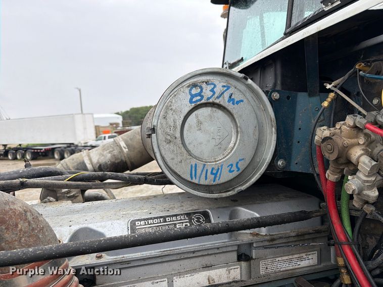 image for item OE9739 1996 Freightliner Conventional dump truck