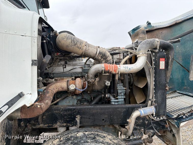 image for item OE9739 1996 Freightliner Conventional dump truck