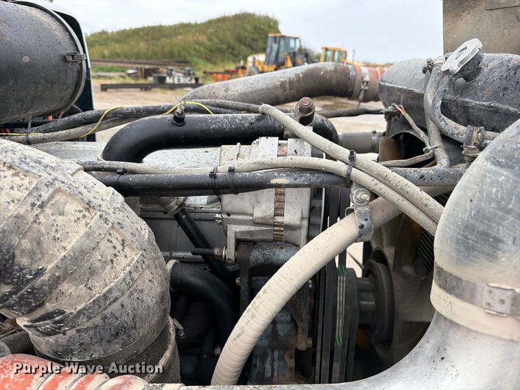 image for item OE9739 1996 Freightliner Conventional dump truck