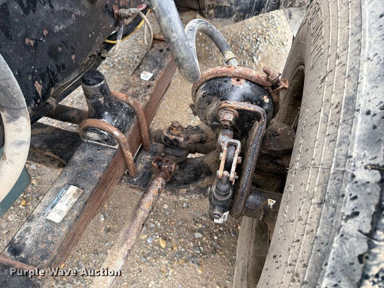 image for item OE9739 1996 Freightliner Conventional dump truck