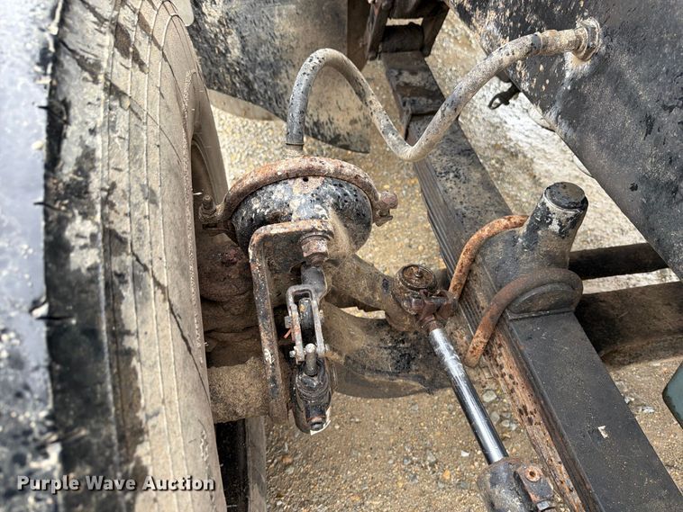 image for item OE9739 1996 Freightliner Conventional dump truck