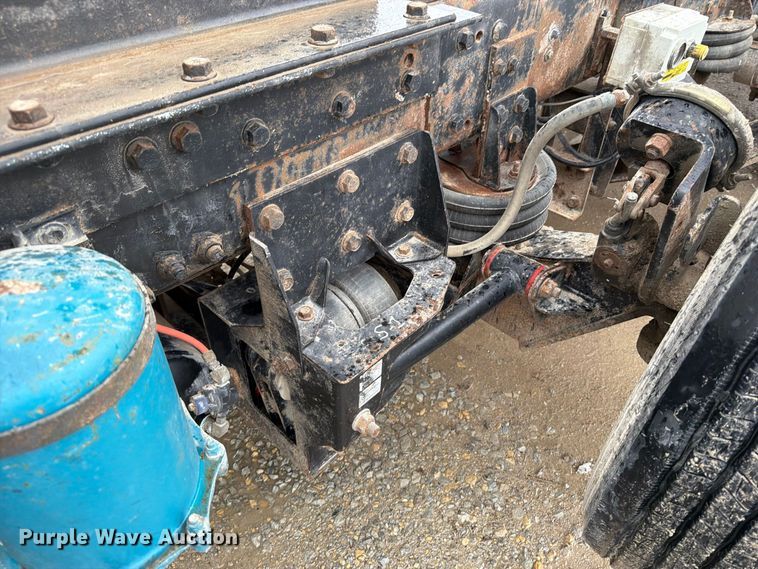 image for item OE9739 1996 Freightliner Conventional dump truck