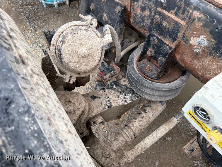 image for item OE9739 1996 Freightliner Conventional dump truck