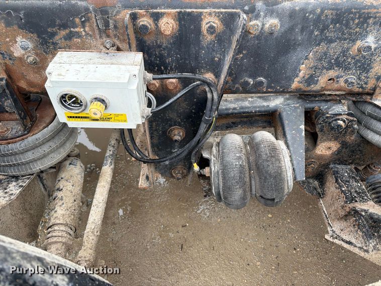 image for item OE9739 1996 Freightliner Conventional dump truck