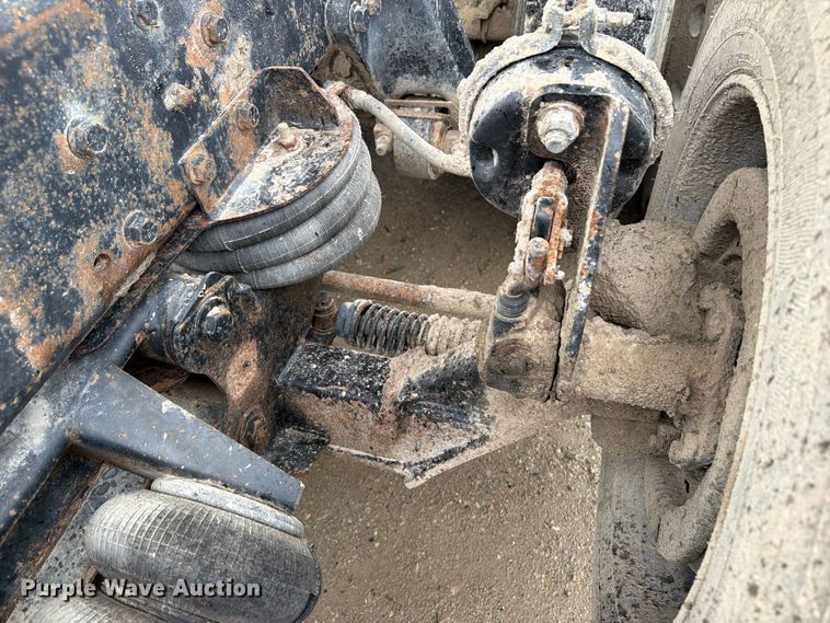 image for item OE9739 1996 Freightliner Conventional dump truck
