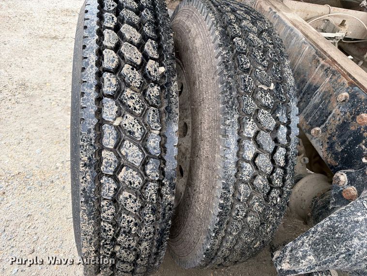 image for item OE9739 1996 Freightliner Conventional dump truck