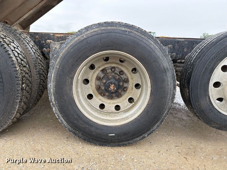 image for item OE9739 1996 Freightliner Conventional dump truck