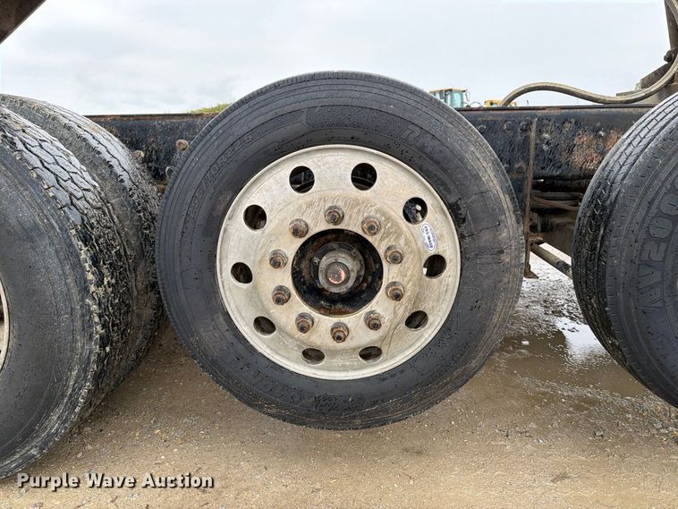 image for item OE9739 1996 Freightliner Conventional dump truck