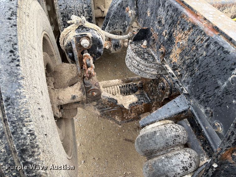 image for item OE9739 1996 Freightliner Conventional dump truck