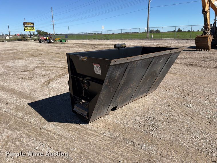 image for item OE9746 John Deere SD84 skid steer side discharge bucket