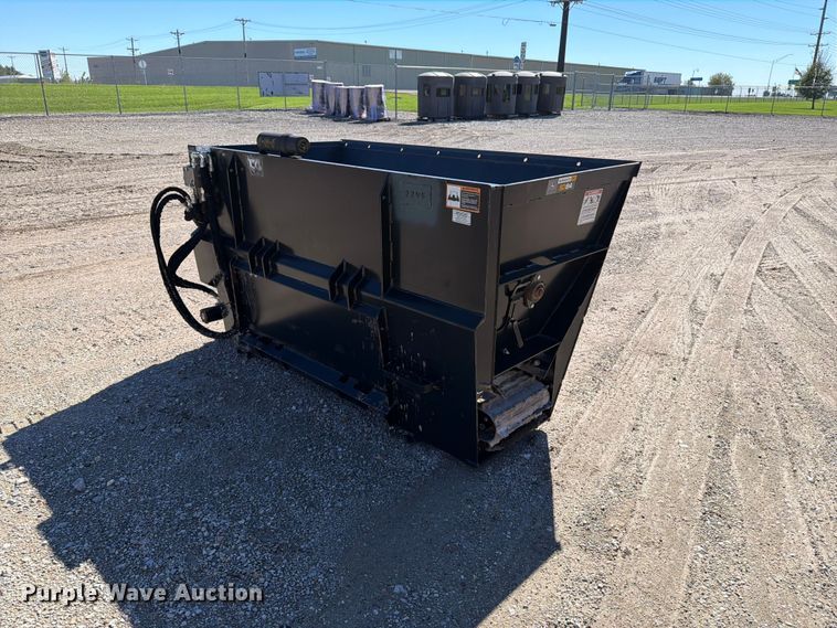 image for item OE9746 John Deere SD84 skid steer side discharge bucket