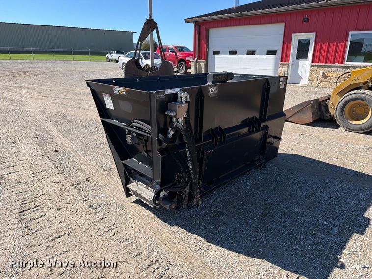 image for item OE9746 John Deere SD84 skid steer side discharge bucket